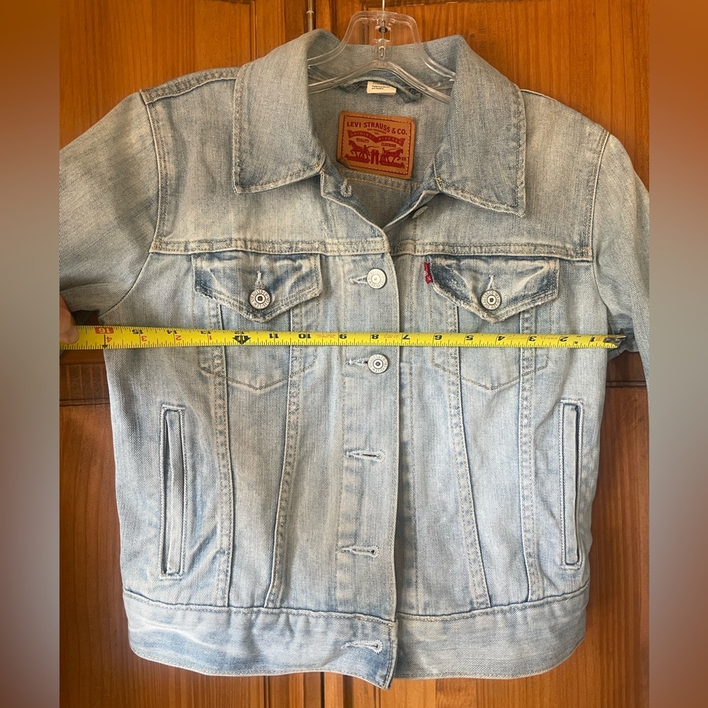 Levi cropped denim jacket, light wash- size S - Picture 9 of 12